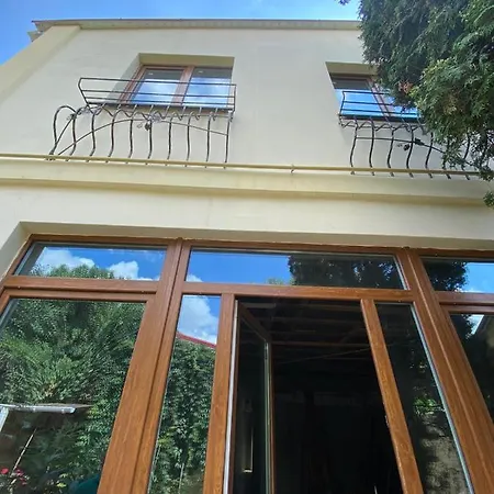 на фонтане Odessa