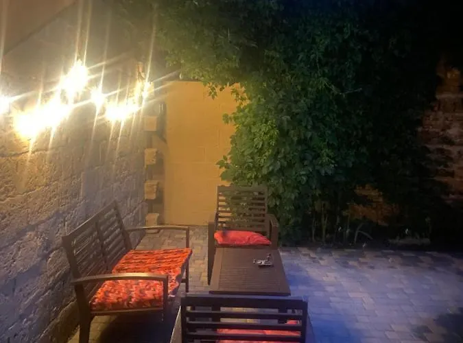 на фонтане Hébergement de vacances Odessa