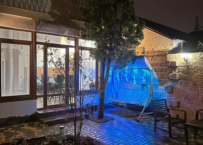 на фонтане Hébergement de vacances Odessa