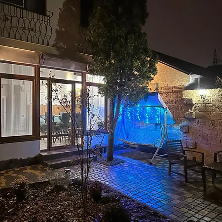 на фонтане Holiday home Odesa