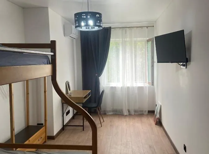 на фонтане Holiday home Odesa